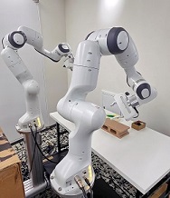 社内Labで動く双碗型の高知能ロボット